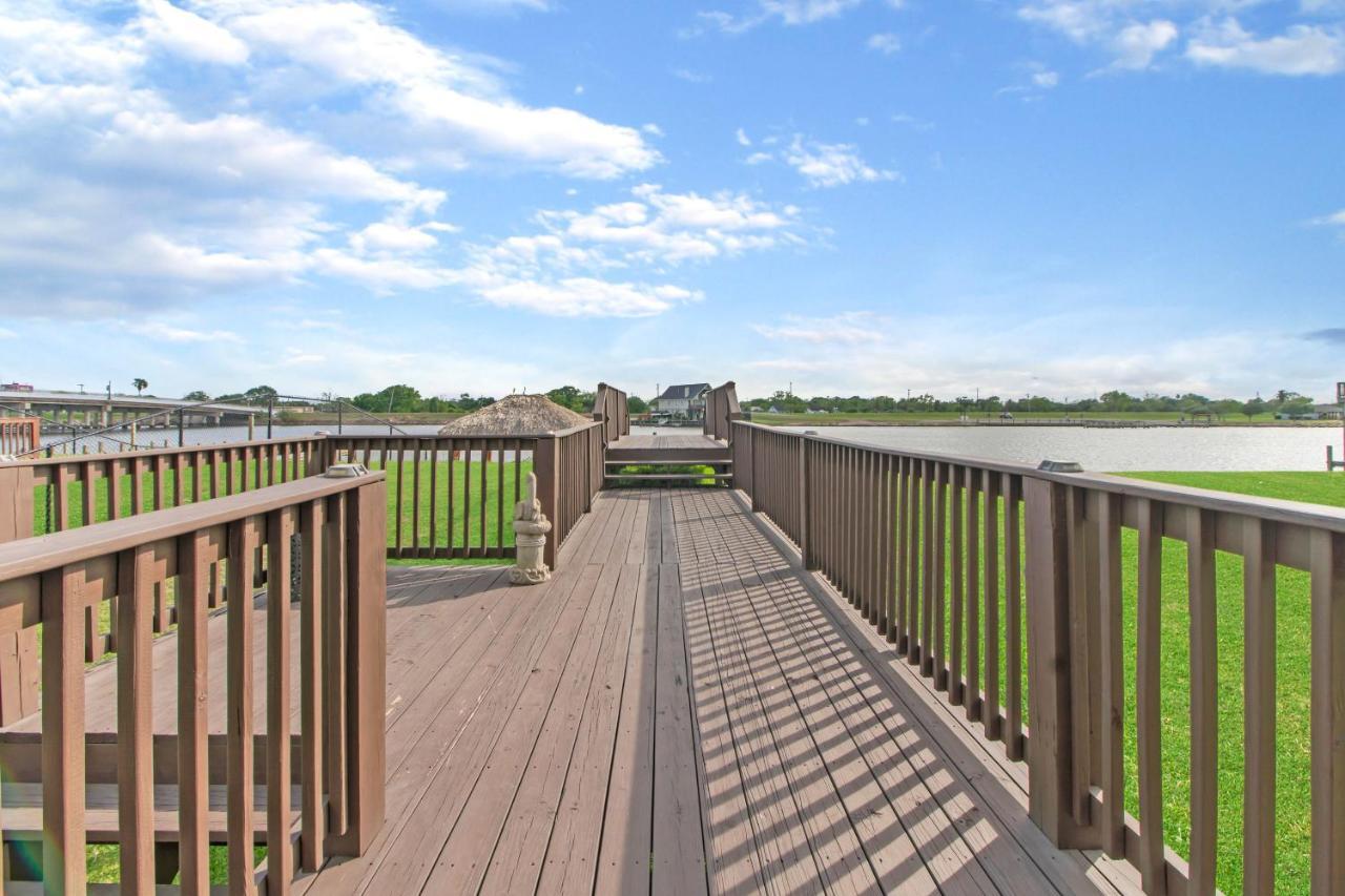 Luxury Waterfront Home Family And Pet Friendly Near Surfside Beach 11 Mins Фрипорт Экстерьер фото