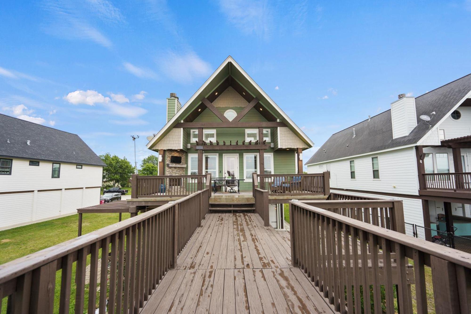 Luxury Waterfront Home Family And Pet Friendly Near Surfside Beach 11 Mins Фрипорт Экстерьер фото