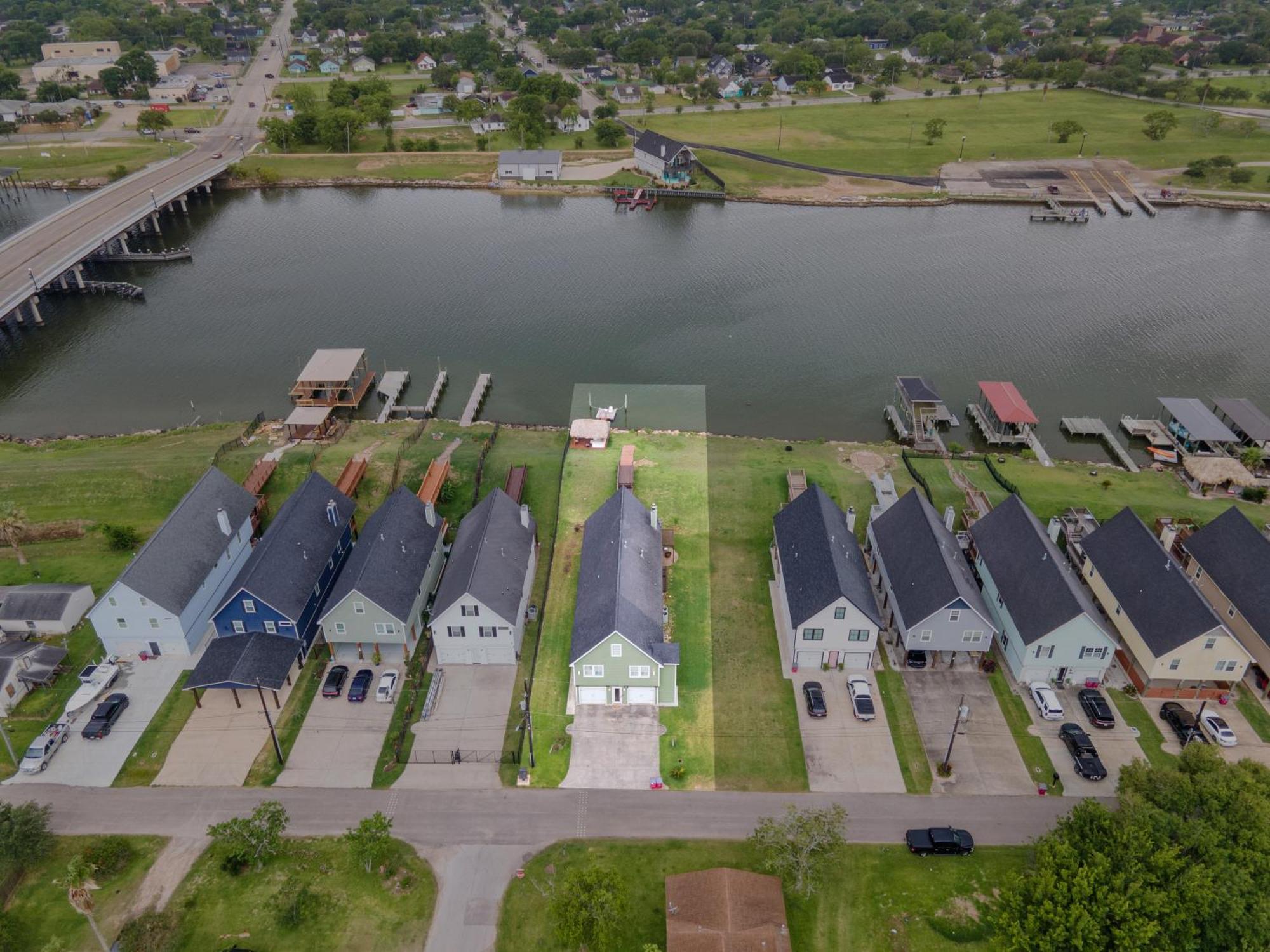 Luxury Waterfront Home Family And Pet Friendly Near Surfside Beach 11 Mins Фрипорт Экстерьер фото