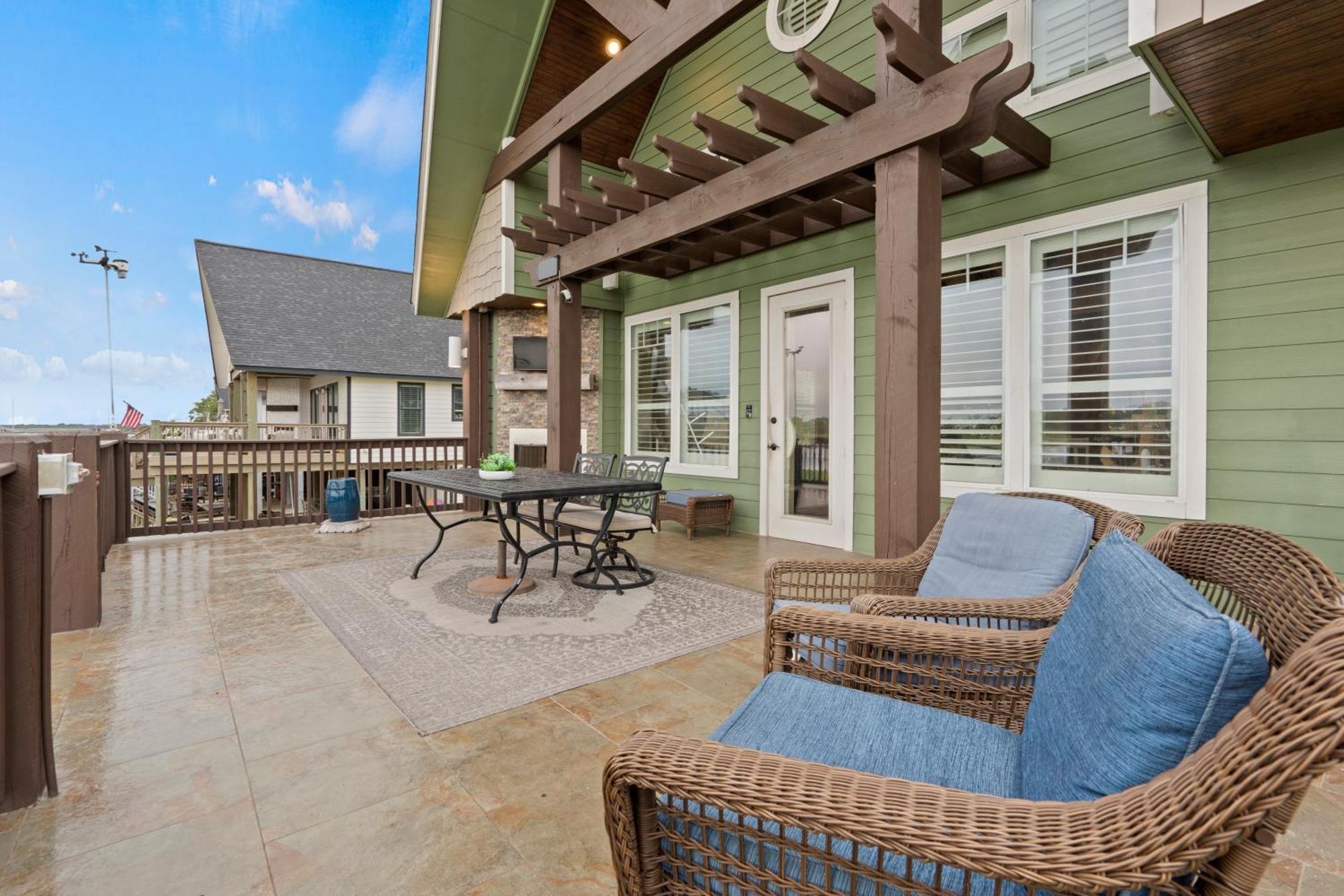 Luxury Waterfront Home Family And Pet Friendly Near Surfside Beach 11 Mins Фрипорт Экстерьер фото