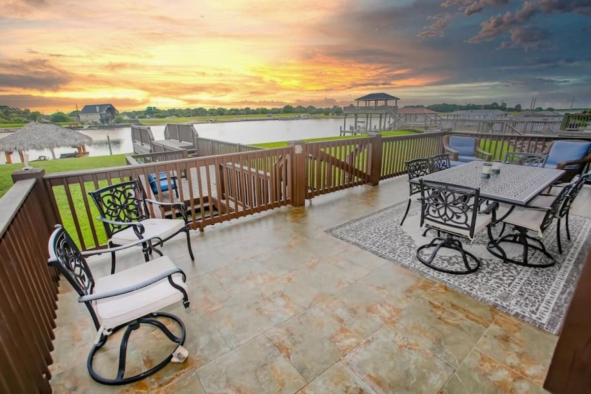 Luxury Waterfront Home Family And Pet Friendly Near Surfside Beach 11 Mins Фрипорт Экстерьер фото